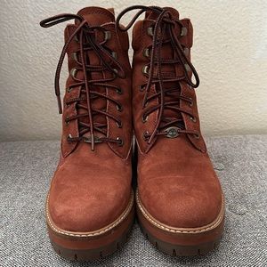 Women’s Timberland boots 9.5 preowned.